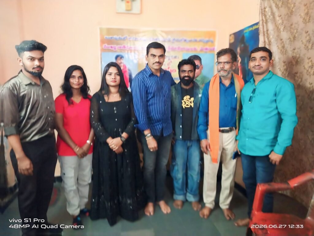 నిర్మాత, విజయ చిత్ర ఎడిటర్ గుర్రపు విజయ్ కుమార్ క్లాప్ తో ప్రారంభమైన "నా బంగారం" చిత్రం ప్రారంభం 5 WhatsApp Image 2026 06 28 at 7.21.40 P